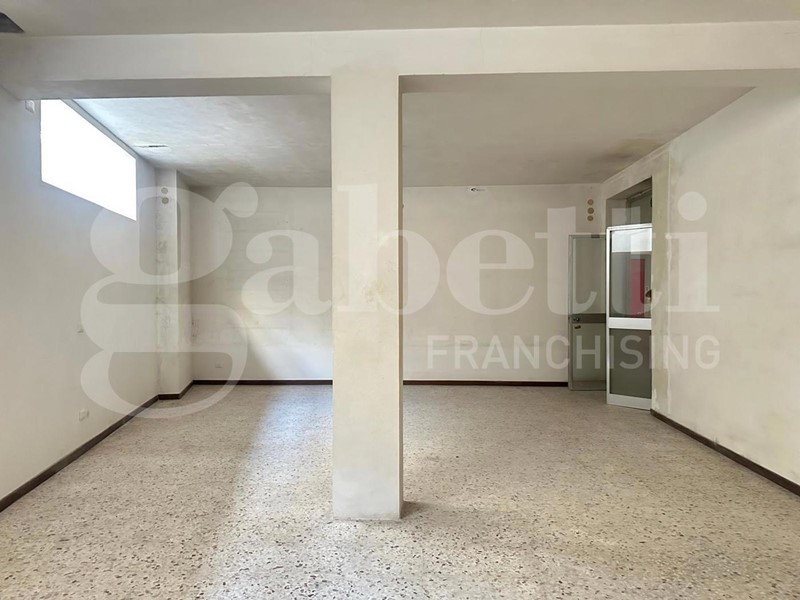 Negozio in Vendita a Avola, 50'000&euro;, 61 m²
