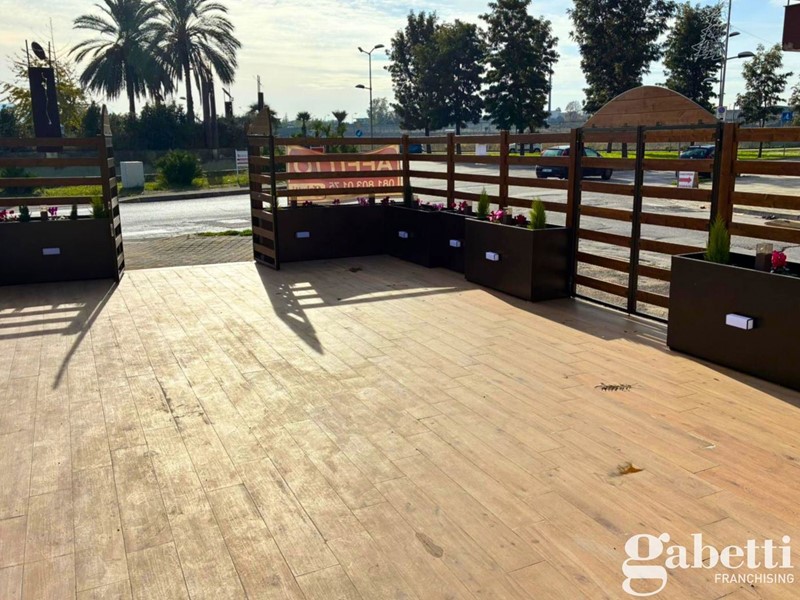 Negozio in Affitto a Pomigliano d'Arco, 1'300&euro;, 210 m²