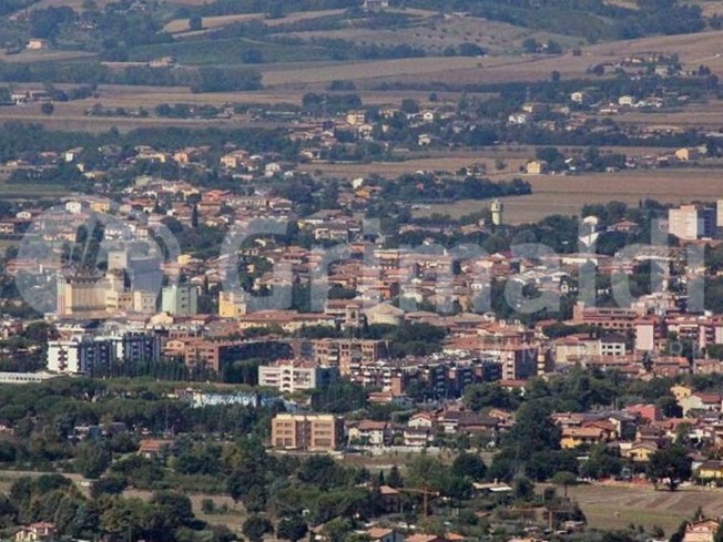 Capannone in Vendita a Bastia Umbra, 2'000'000€, 8000 m²