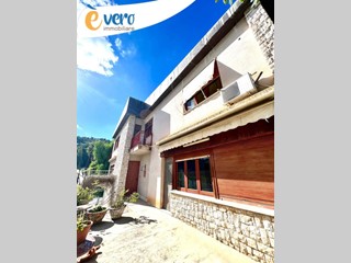 Villa in Vendita a Palermo, 285'000€, 265 m²