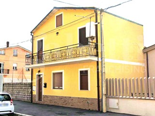 Casa Indipendente in Vendita a Avezzano, 88'000&euro;, 93 m²
