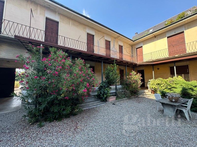 Casa Indipendente in Vendita a Busto Arsizio, 325'000&euro;, 523 m²