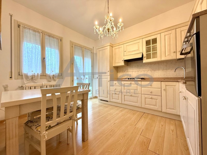 Appartamento in Vendita a Rovigo, zona Centro cittÃ, 269'000&euro;, 120 m², arredato, con Box