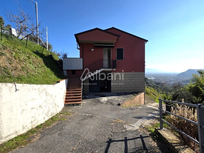 Casa Indipendente in Vendita a Arcola, zona Fresonara, 199'000&euro;, 192 m²