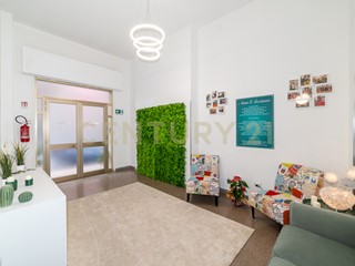 Immobile commerciale in Vendita a Siracusa, zona Tica, 740'000&euro;, 700 m², arredato, con Box