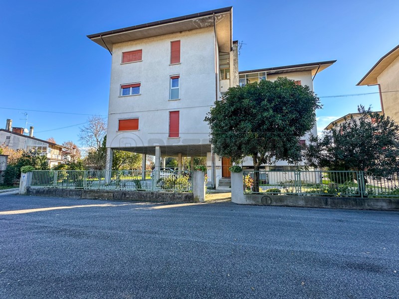 Appartamento in Vendita a Palmanova, zona Sottoselva, 79'000€, 99 m²
