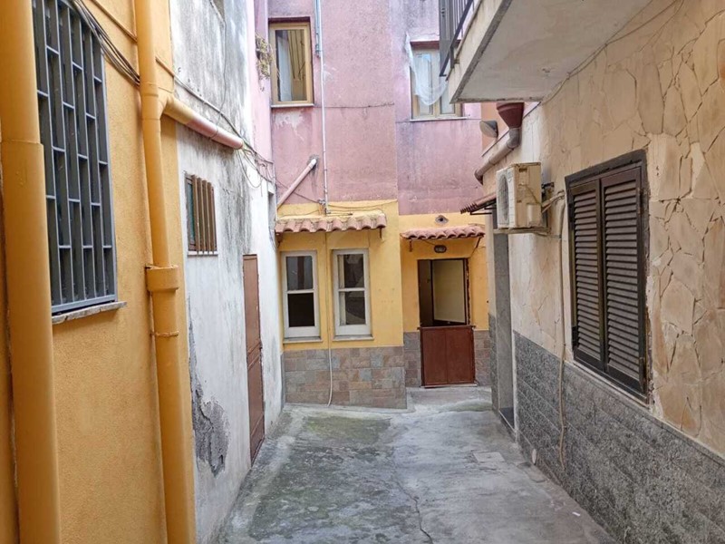 Casa Semi Indipendente in Vendita a Catania, zona Rapisardi, 60'000&euro;, 60 m²