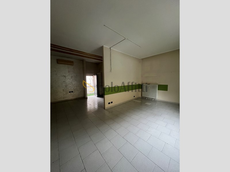 Ufficio in Affitto a Melzo, 500€, 45 m²