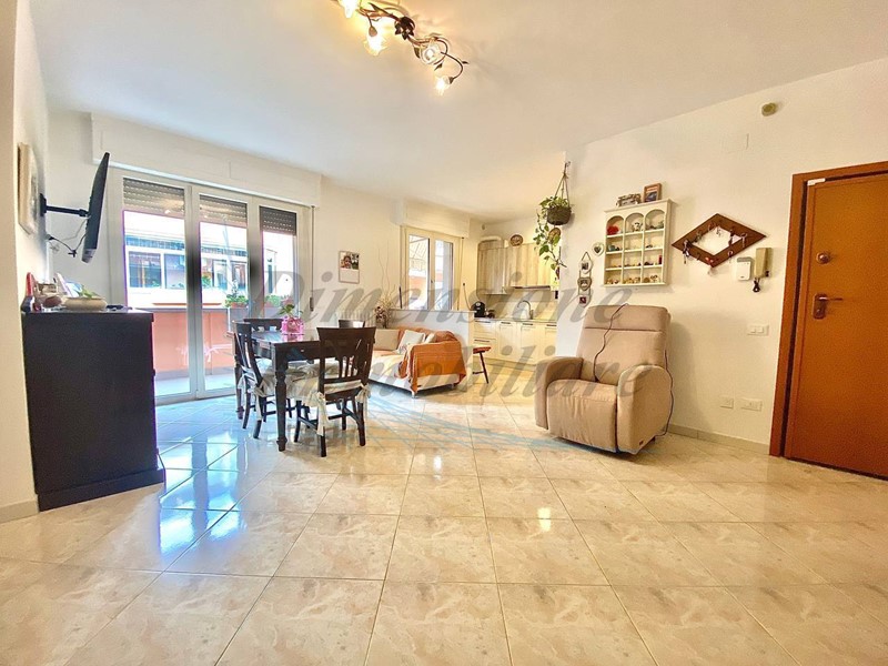 Trilocale in Vendita a Cecina, 245'000&euro;, 80 m², arredato, con Box