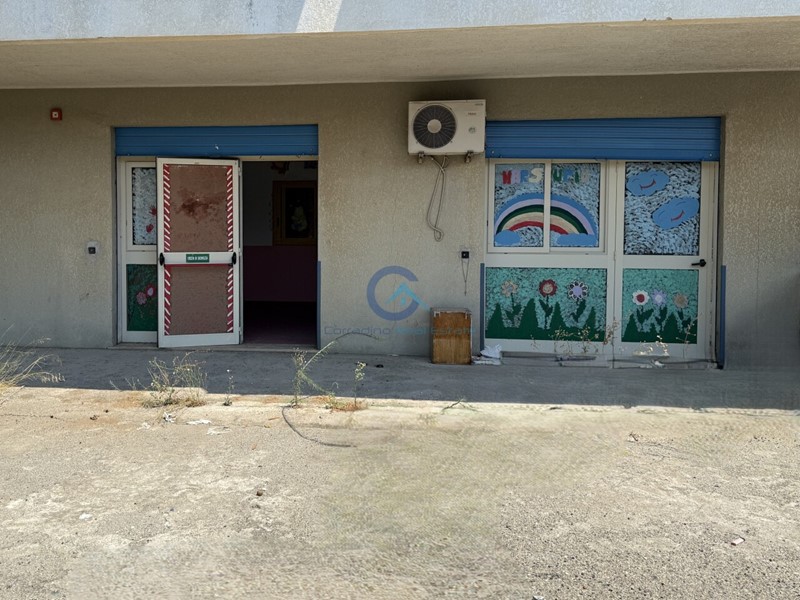 Immobile commerciale in Vendita a Reggio Calabria, 70'000&euro;, 122 m²