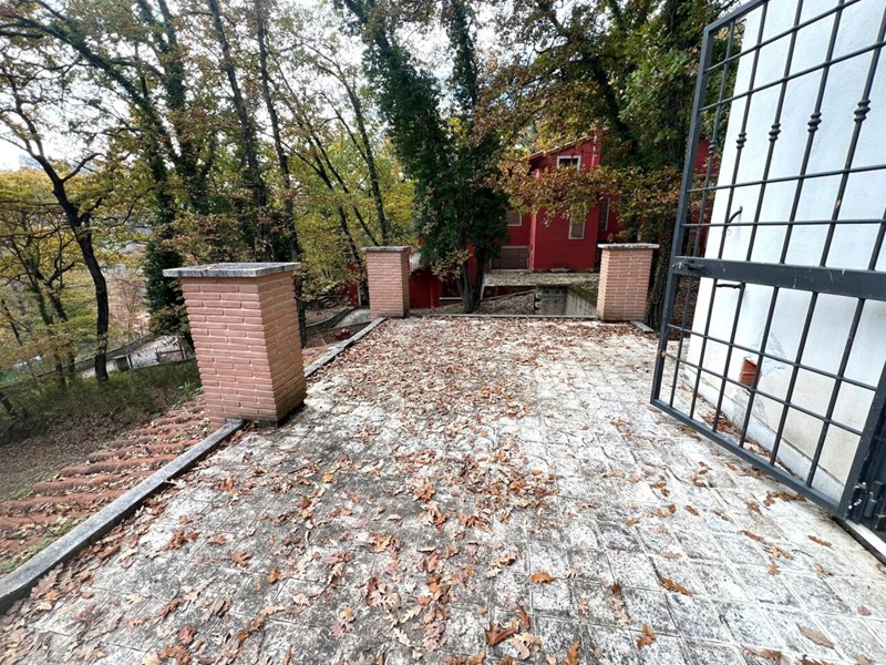 Casa Indipendente in Vendita a Nazzano, 149'000&euro;, 250 m²