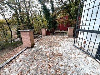 Casa Indipendente in Vendita a Nazzano, 149'000&euro;, 250 m²