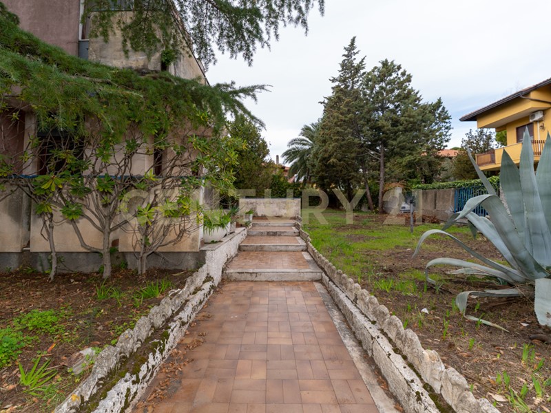 Casa Indipendente in Vendita a Catania, 198'000&euro;, 240 m², con Box