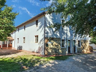 Casa Indipendente in Vendita a Marsciano, 370'000&euro;, 780 m²