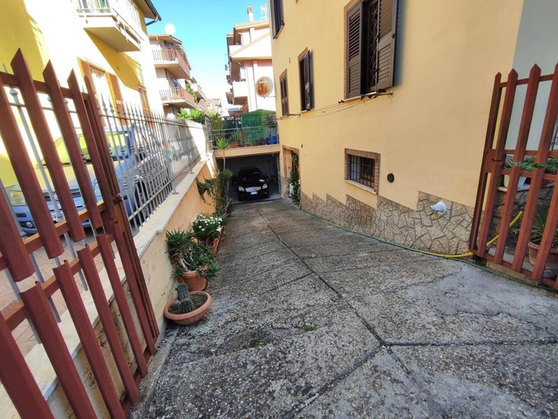 Box in Vendita a Guidonia Montecelio, 85'000&euro;, 160 m²