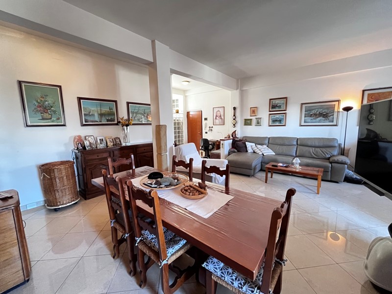 Trilocale in Vendita a Modena, 220'000€, 119 m², arredato, con Box