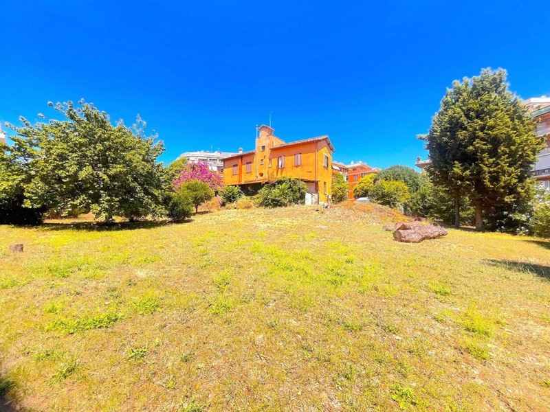 Casa Indipendente in Vendita a Roma, zona Appio Latino, 2'300'000&euro;, 174 m²