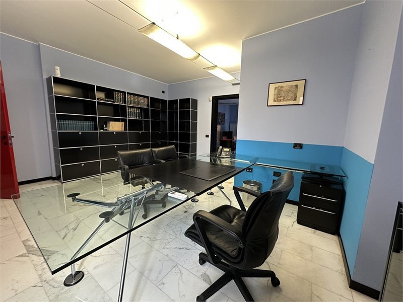 Ufficio in Vendita a Parabiago, 440'000&euro;, 212 m²