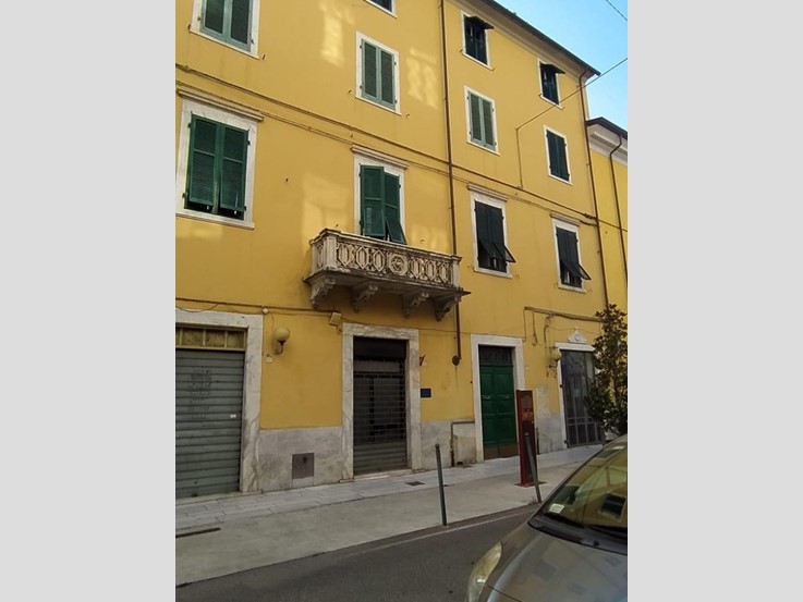 Quadrilocale in Vendita a Carrara, 45'307&euro;, 97 m²