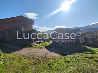 Casa di corte in Vendita a Capannori, zona San Ginese, 65'000&euro;, 220 m²