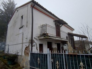 Villa in Vendita a Zavattarello, 12'798&euro;, 172 m²