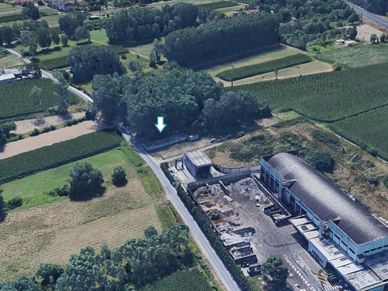 Magazzino in Vendita a Lucca, zona Sant'Angelo In Campo, 50'000€, 247 m²