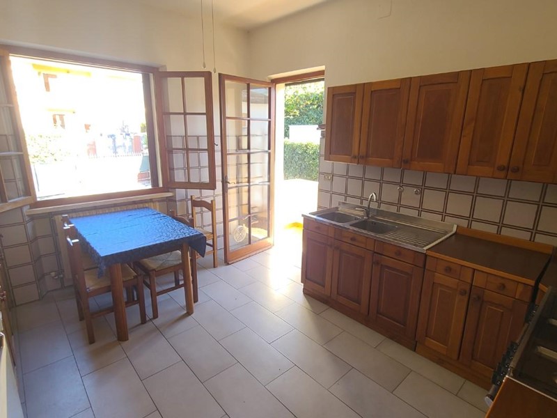 Casa Indipendente in Vendita a Pietrasanta, zona Pontearanci, 630'000&euro;, 200 m²