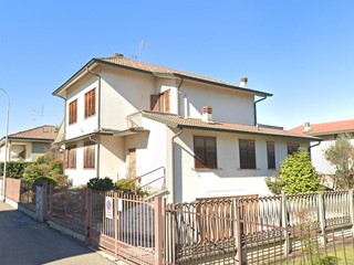 Villa in Vendita a Peschiera Borromeo, 333'648&euro;, 453 m², con Box