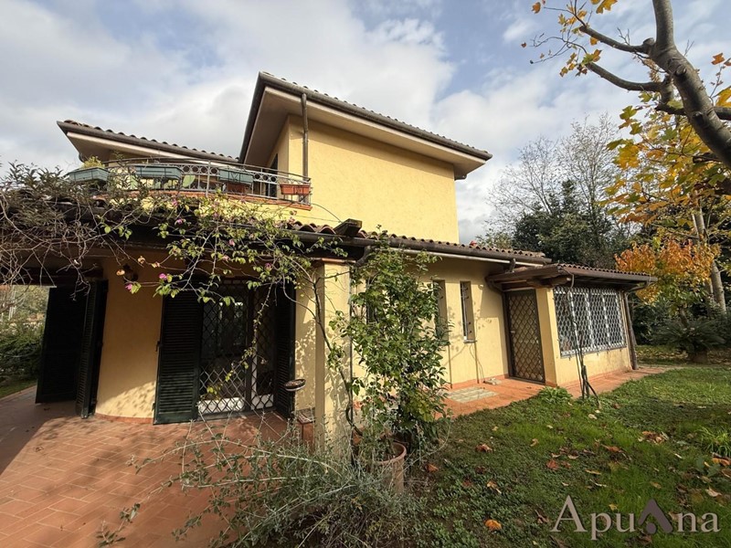 Casa Indipendente in Vendita a Massa, zona Romagnano, 690'000&euro;, 150 m²