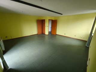 Ufficio in Affitto a Lucca, zona San Marco, 650&euro;, 70 m²