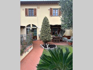 Casa Indipendente in Vendita a Cascina, zona San Lorenzo a Pagnatico, 215'000&euro;, 70 m²