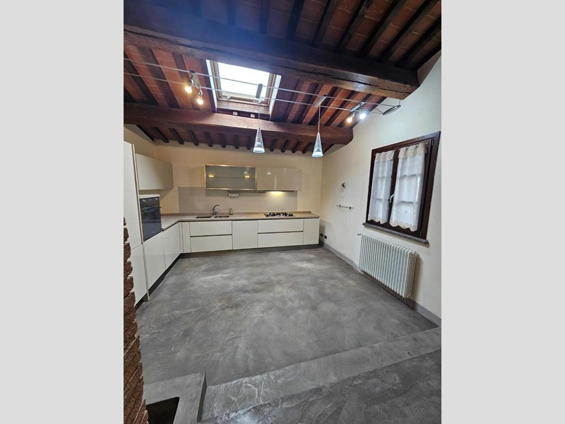 Casa Semi Indipendente in Affitto a Collesalvetti, 850&euro;, 115 m², arredato