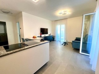 Trilocale in Vendita a Carrara, zona Avenza, 250'000&euro;, 83 m²