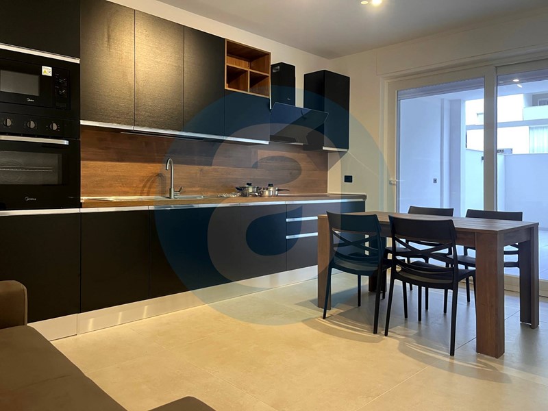 Bilocale in Affitto a Bari, 950€, 64 m²