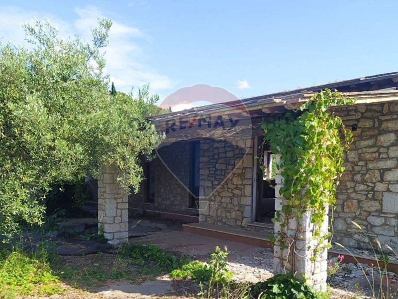 Villa in Vendita a Perugia, 340'000€, 500 m²