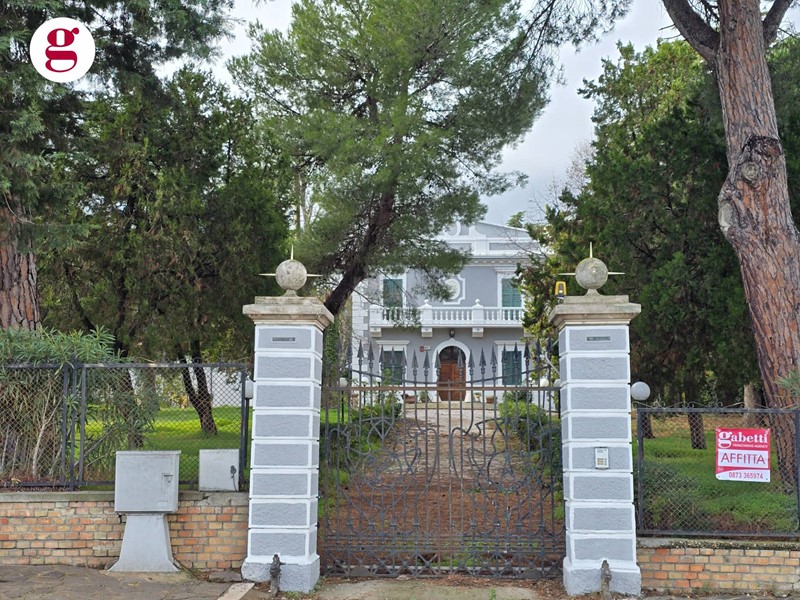 Villa in Affitto a Vasto, 2'000&euro;, 367 m²