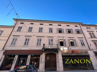 Appartamento in Vendita a Gorizia, 270'000&euro;, 345 m²