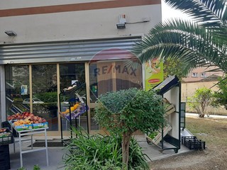 Immobile commerciale in Vendita a Caserta, 69'000&euro;, 47 m²