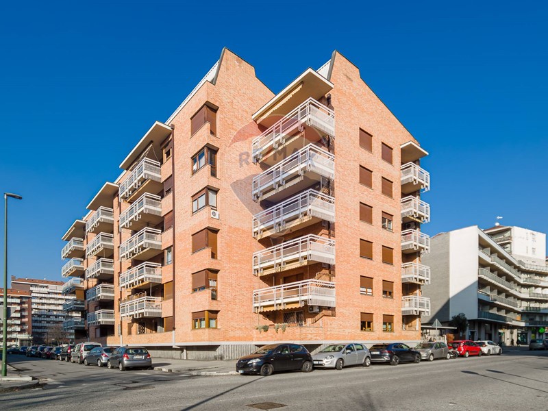 Appartamento in Vendita a Torino, 360'000€, 185 m²