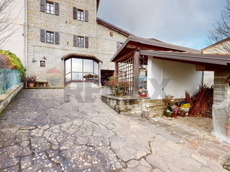 Casa Semi Indipendente in Vendita a Neviano degli Arduini, 150'000&euro;, 162 m²