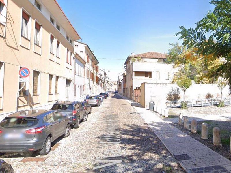 Box in Vendita a Mantova, 35'000&euro;, 13 m²