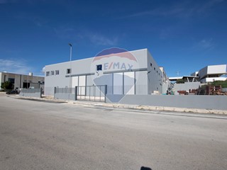 Immobile commerciale in Vendita a Floridia, 1'250'000&euro;, 1425 m²