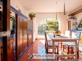 Villetta a schiera in Vendita a Montecorvino Pugliano, 365'000&euro;, 350 m²