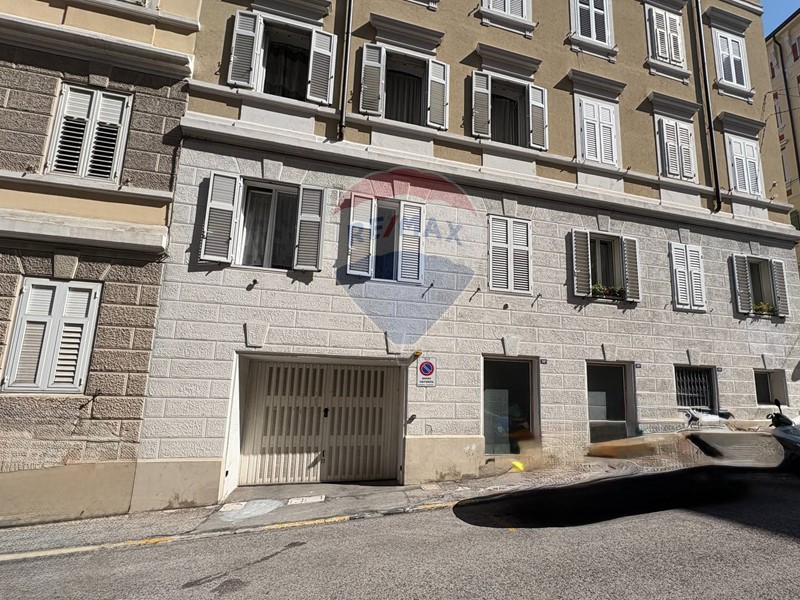 Box in Vendita a Trieste, 65'000&euro;, 29 m²
