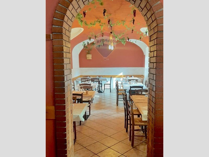 Immobile commerciale in Vendita a Sillavengo, 80'000€, 260 m²