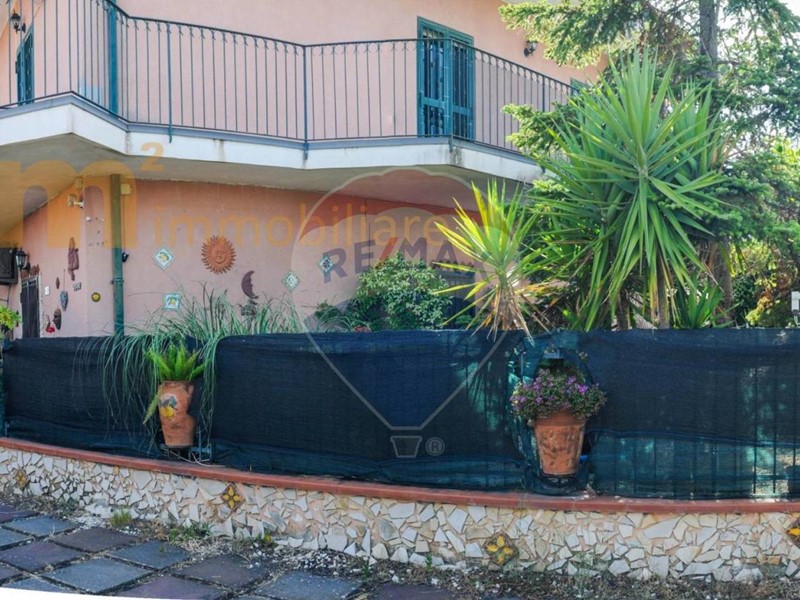 Casa Semi Indipendente in Vendita a Pedara, 135'000€, 104 m²