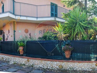 Casa Semi Indipendente in Vendita a Pedara, 135'000€, 104 m²