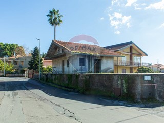 Villa in Vendita a Trecastagni, 129'000€, 350 m², con Box