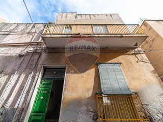 Casa Indipendente in Vendita a Adrano, 70'000&euro;, 142 m²