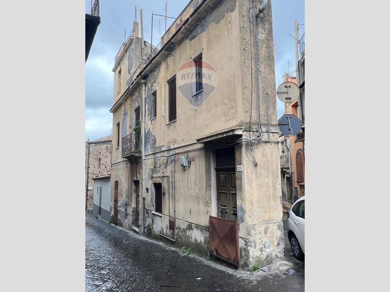 Casa Indipendente in Vendita a Bronte, 49'000&euro;, 110 m²